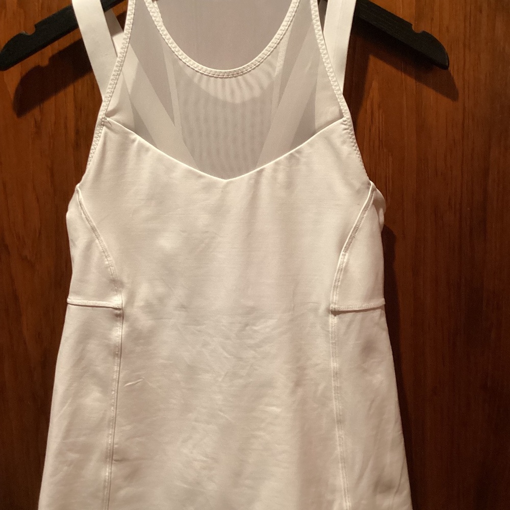 Lululemon size 6 white tank top